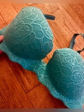 Victoria Secret Very Sexy Push-up Bra Scalloped Lace Bra 36D